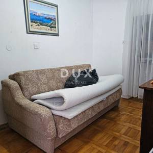OTOK KRK, BAŠKA - Kuća u centru 40m od rive s terasom s pogledom na more!