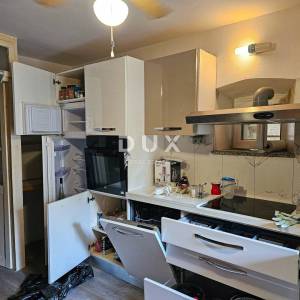 OTOK KRK, BAŠKA - Kuća u centru 40m od rive s terasom s pogledom na more!