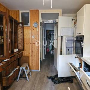 OTOK KRK, BAŠKA - Kuća u centru 40m od rive s terasom s pogledom na more!