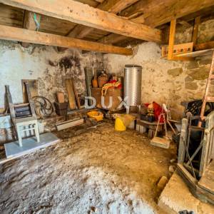 OTOK KRK, DRAGA BAŠĆANSKA - Kuća s puno potencijala