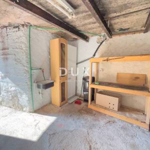 OTOK KRK, DRAGA BAŠĆANSKA - Kuća s puno potencijala