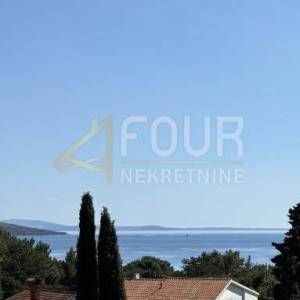 Otok Krk, grad Krk, dvoetažni stan, blizina mora - izuzetna pozicija!