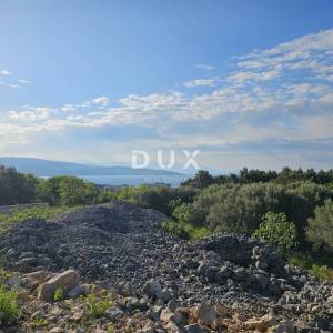 OTOK KRK, GRAD KRK - Fantastično zemljište s građevinskom dozvolom i panoramskim pogledom na more