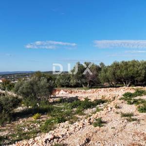 OTOK KRK, GRAD KRK - Prilika za investiciju - Građevinska parcela 649 m2 s pogledom na more