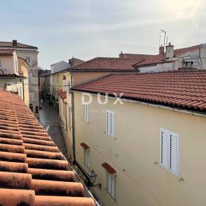 OTOK KRK, GRAD KRK - Rijetkost na tržištu! Povijesna kuća u samom centru grada