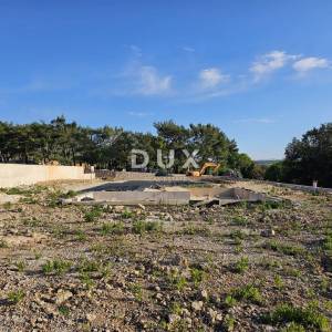 OTOK KRK, GRAD KRK - Vila s bazenom i spektakularnim pogledom, uz rub zelenog pojasa