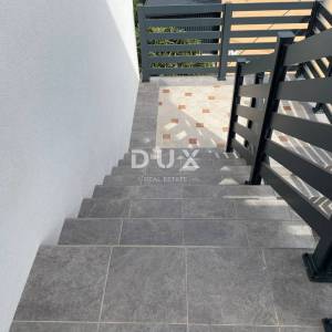 OTOK KRK, KRK (okolica) - Apartman na 2. katu, 60 m2, 248 m2 okućnice