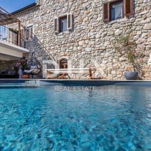 OTOK KRK - Luksuzna kamena vila s bazenom