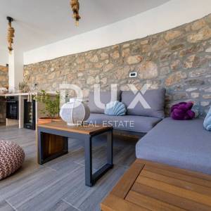 OTOK KRK - Luksuzna kamena vila s bazenom