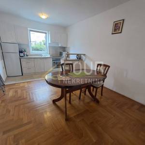 Otok Krk, Malinska, 61m2, 2s+db, terasa, okućnica