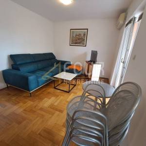Otok Krk, Malinska, 61m2, 2s+db, terasa, okućnica