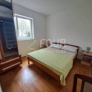 Otok Krk, Malinska, 61m2, 2s+db, terasa, okućnica