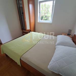 Otok Krk, Malinska, 61m2, 2s+db, terasa, okućnica
