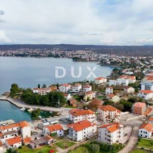 OTOK KRK, MALINSKA - Kuća prvi red do mora