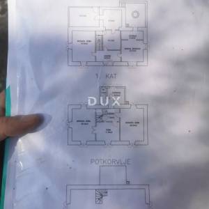 OTOK KRK, MALINSKA – Primorska kuća sa okućnicom