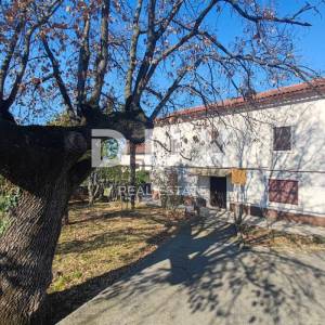 OTOK KRK, MALINSKA – Primorska kuća sa okućnicom