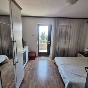 OTOK KRK, MALINSKA - Stan sa pogledom na more