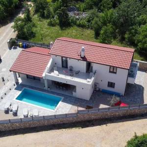 OTOK KRK, okolica grada Krka - Luksuzna vila u novogradnji na mirnoj lokaciji