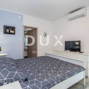 OTOK KRK, PINEZIĆI - Kamena kuća u nizu s panoramskim pogledom na more