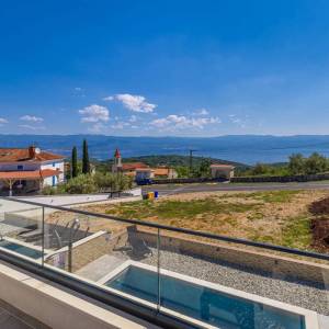 OTOK KRK, RISIKA - Dvojna kuća s pogledom na more i bazenom