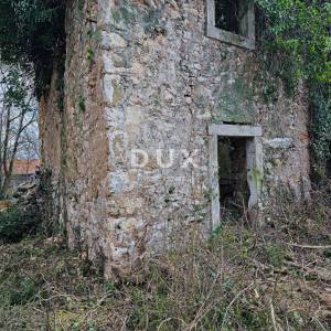 OTOK KRK, SOLINE - Kamena kuća za obnovu + građevinsko zemljište - RIJETKOST!