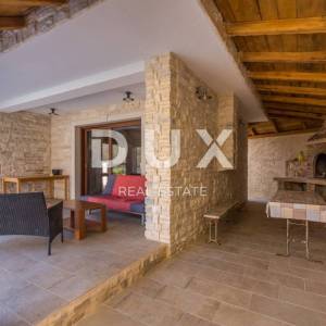 OTOK KRK, SOLINE (okolica) - Kamena vila s bazenom
