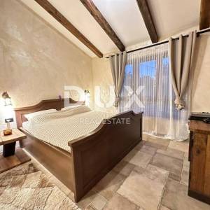 OTOK KRK, SOLINE (okolica) - Kamena vila s bazenom