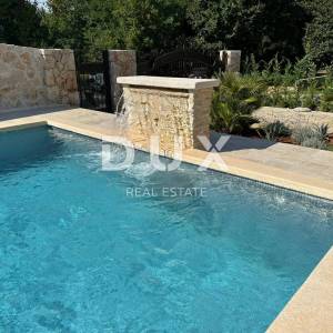 OTOK KRK, SOLINE (okolica) - Kamena vila s bazenom