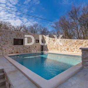 OTOK KRK, SOLINE (okolica) - Kamena vila s bazenom