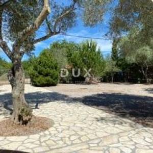 OTOK KRK, ŠOTOVENTO - Samostojeća kuća s bazenom i 700 m2 okućnice