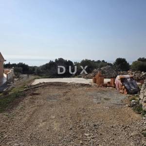 OTOK PAG, LUN - PRILIKA! Zemljište s građevinskom dozvolom za vilu