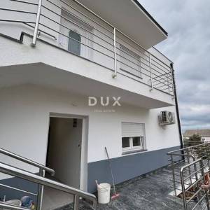 OTOK PAG, NOVALJA - Kuća sa apartmanima u srcu Novalje