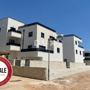 OTOK PAG, POVLJANA - PRILIKA! Novoizgrađeni apartman uz more!