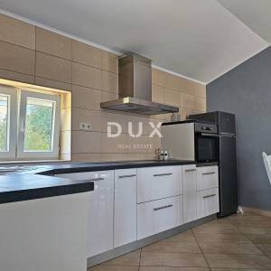OTOK RAB, BARBAT - Samo 25m od mora, samostojeća kuća sa 6 apartmana, garažom i uređenom okućnicom