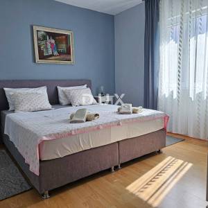 OTOK RAB, BARBAT - Samo 25m od mora, samostojeća kuća sa 6 apartmana, garažom i uređenom okućnicom