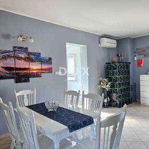 OTOK RAB, BARBAT - Samo 25m od mora, samostojeća kuća sa 6 apartmana, garažom i uređenom okućnicom