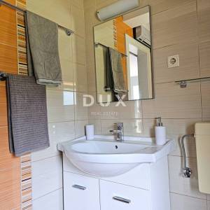 OTOK RAB, BARBAT - Samo 25m od mora, samostojeća kuća sa 6 apartmana, garažom i uređenom okućnicom