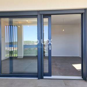 OTOK RAB, BARBAT - Vrhunska lokacija, 150m od mora! Stan 2S+DB, okućnica, parking, pogled na more