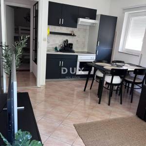OTOK RAB, PALIT - Stan u prizemlju, 2S+DB, okućnica, parking, brodica + vez!!
