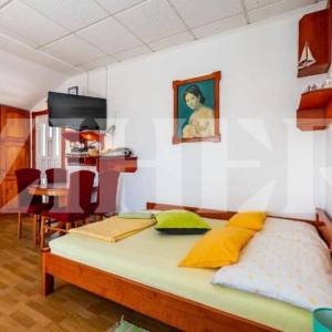 Otok Ugljan, Preko, kuća sa 5 apartmana, pogled na more