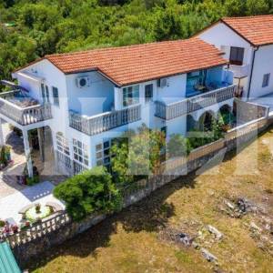 Otok Ugljan, Preko, kuća sa 5 apartmana, pogled na more