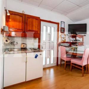 Otok Ugljan, Preko, kuća sa 5 apartmana, pogled na more