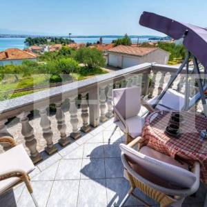 Otok Ugljan, Preko, kuća sa 5 apartmana, pogled na more