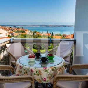 Otok Ugljan, Preko, kuća sa 5 apartmana, pogled na more