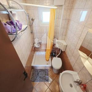 Otok Vir I Kuća s 2 apartmana, garažom i okućnicom