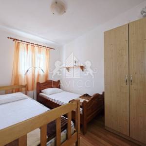 Otok Vir I Kuća s 2 apartmana, garažom i okućnicom