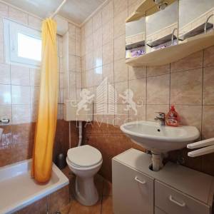 Otok Vir I Kuća s 2 apartmana, garažom i okućnicom