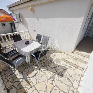Otok Vir I Kuća s 2 apartmana, garažom i okućnicom
