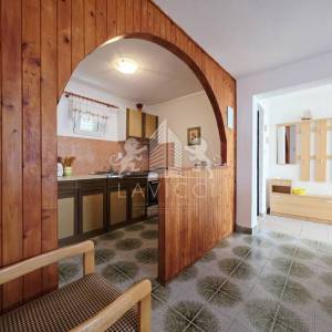Otok Vir I Kuća s 2 apartmana, garažom i okućnicom