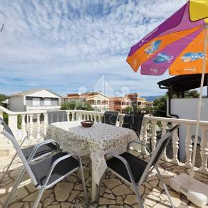 Otok Vir I Kuća s 2 apartmana, garažom i okućnicom